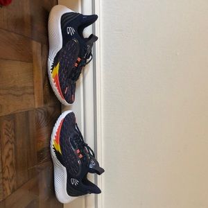 Size 8 1/2 men’s curries